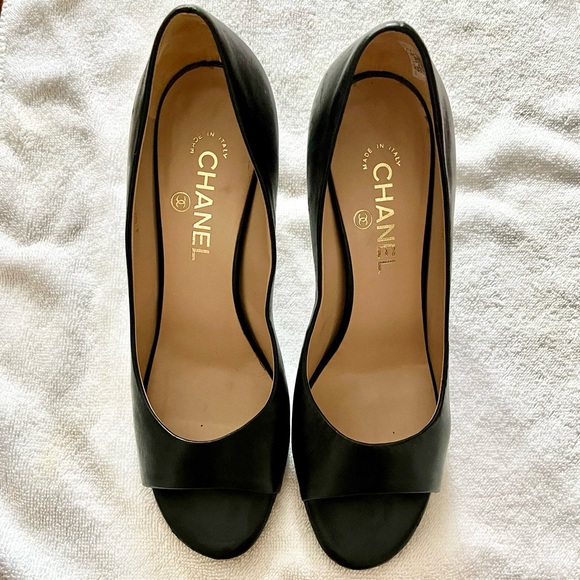 Authentic Chanel Black Heels - Classic Pearl Detail 40 with flaws